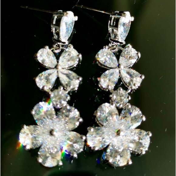 NWT Silver CZ daisy drop gala earrings - Picture 4 of 4